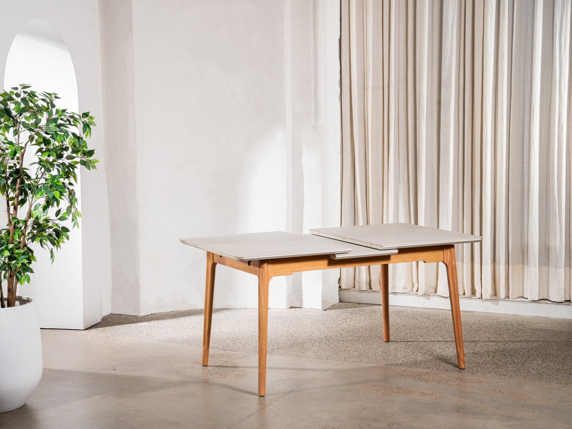 Norway extension dining table