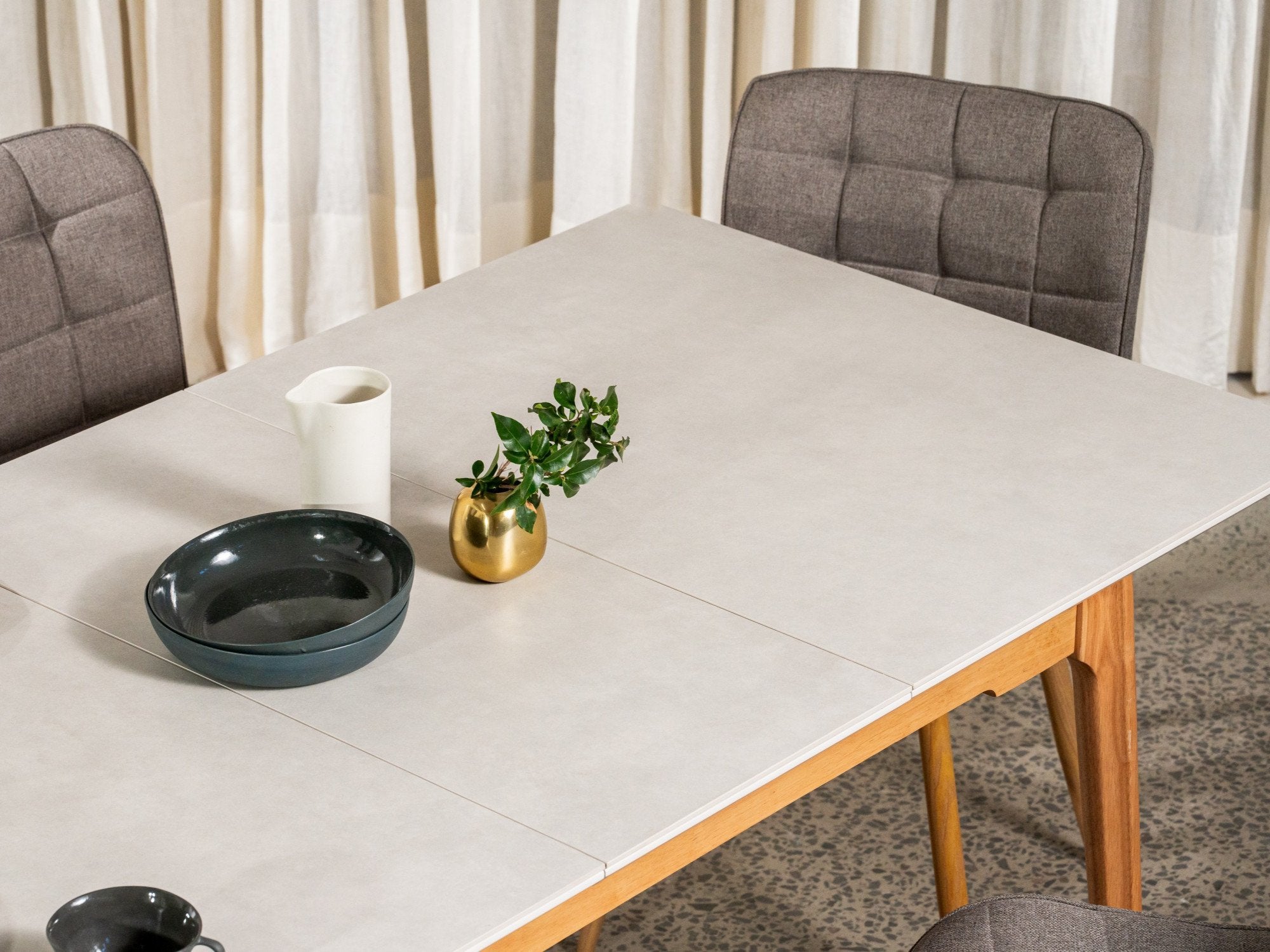 Norway extension dining table