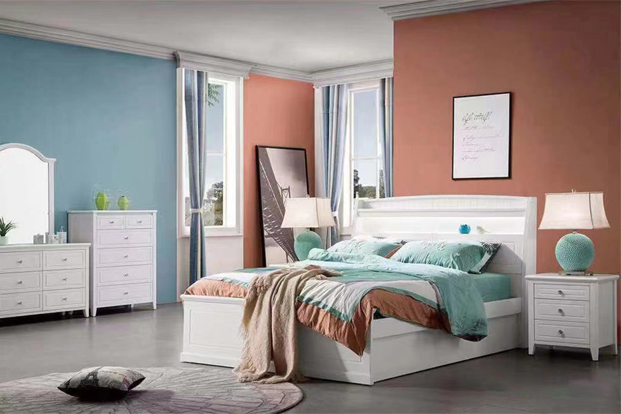 Aliceson white bed