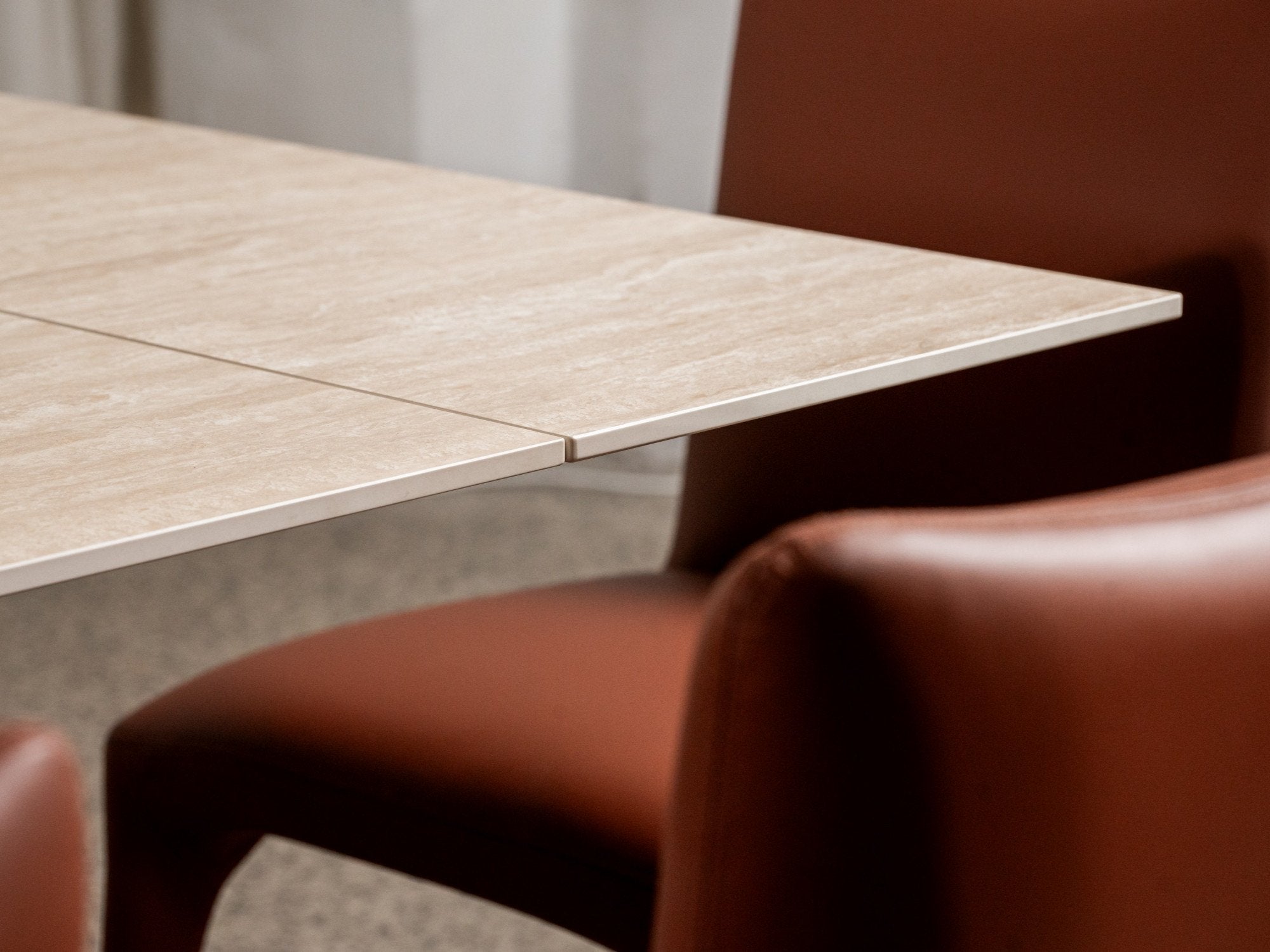 Nero dining table
