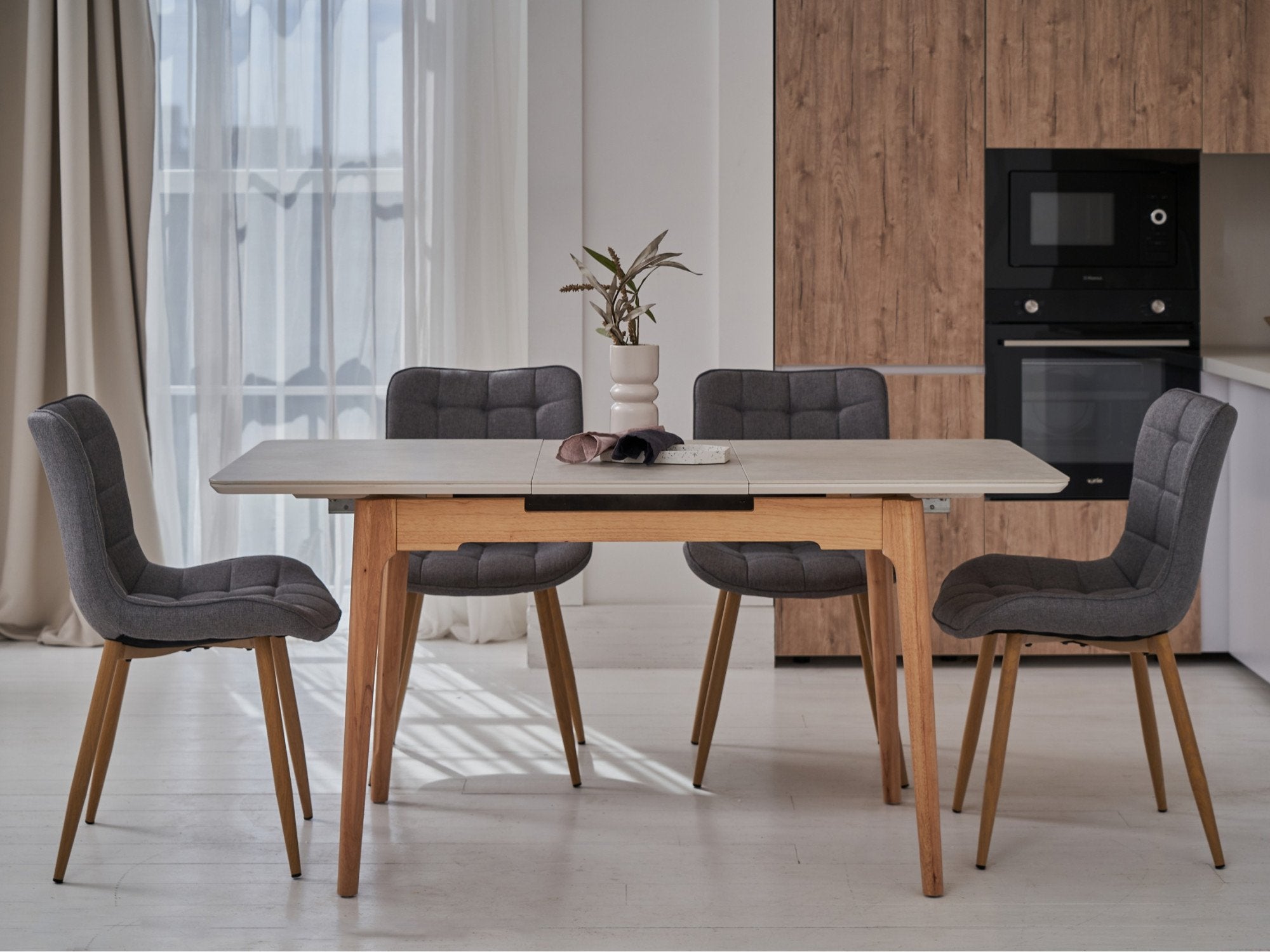 Norway extension dining table