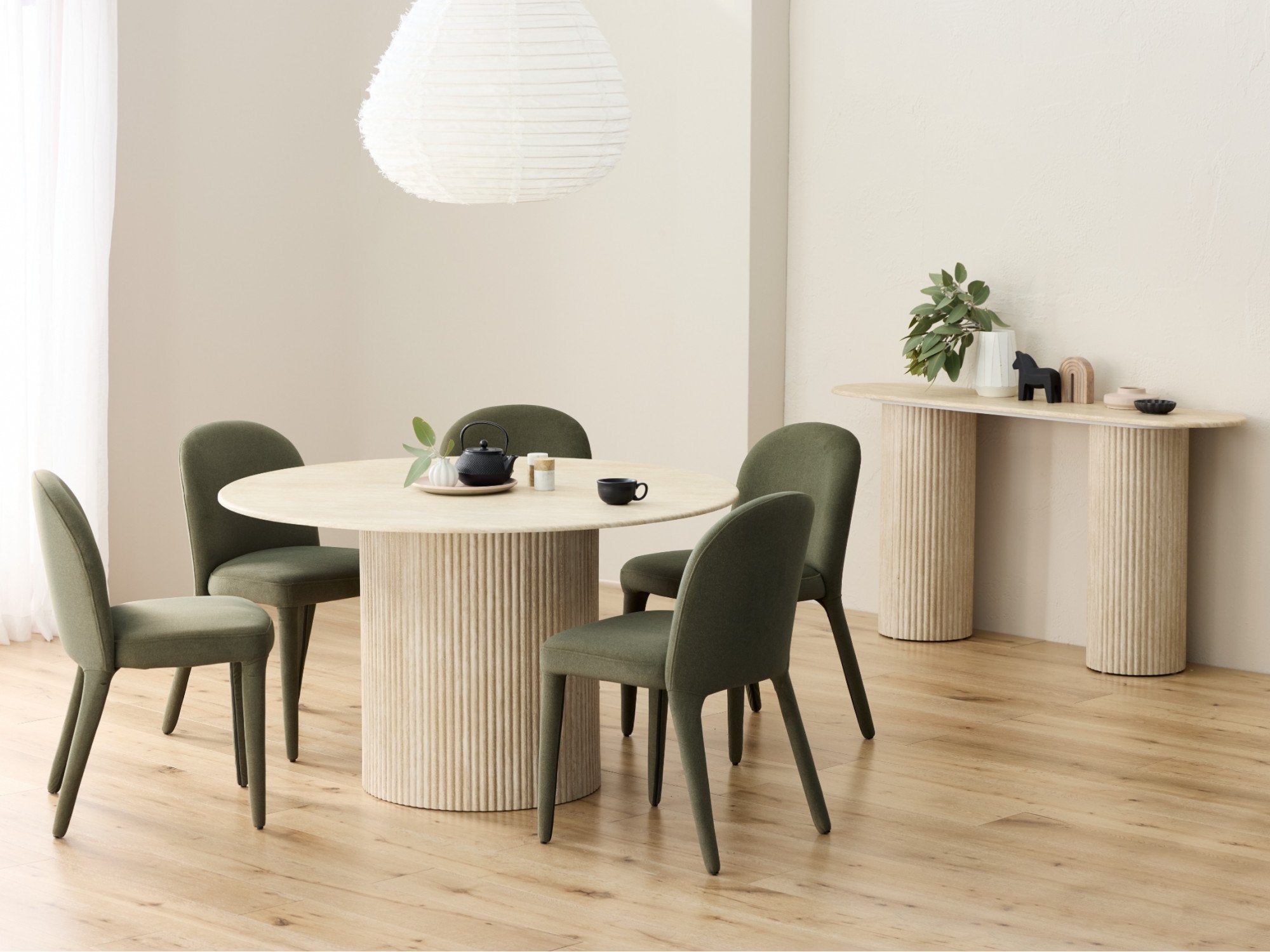 Peigi console table
