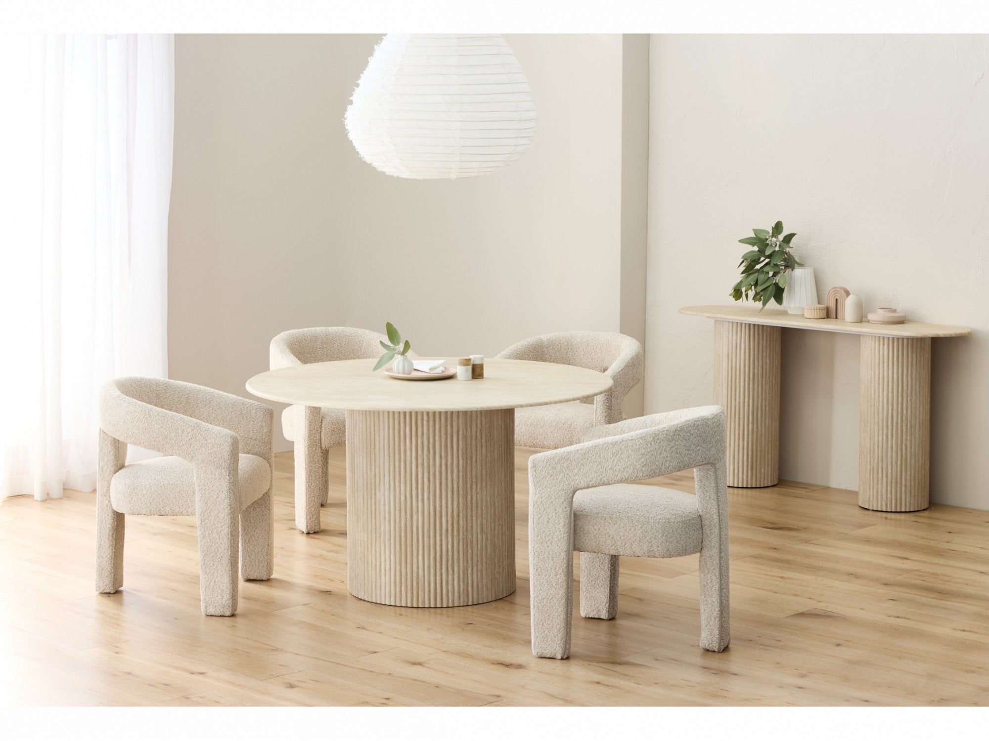 Peigi dining table