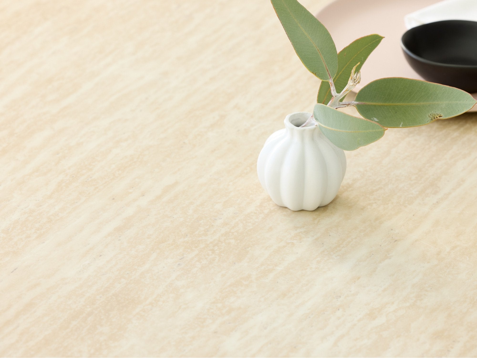 Peigi dining table