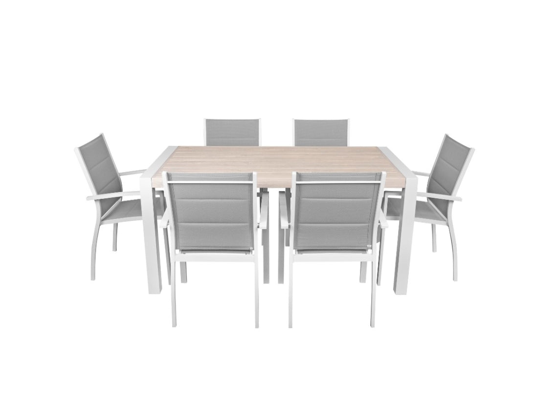 Taurus Dining Setting