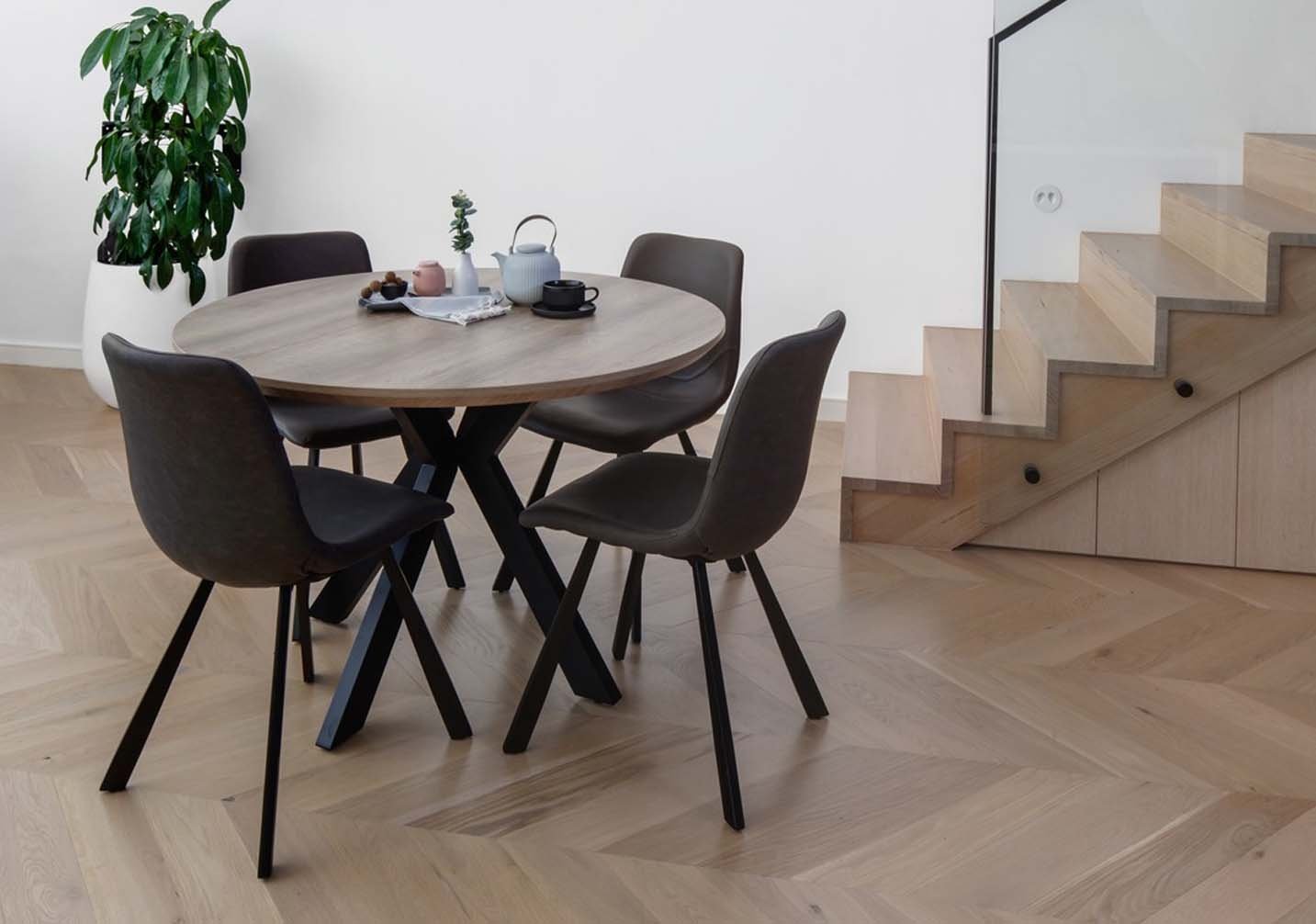 Arlo dining suite