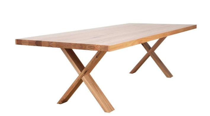 Everlast dining table