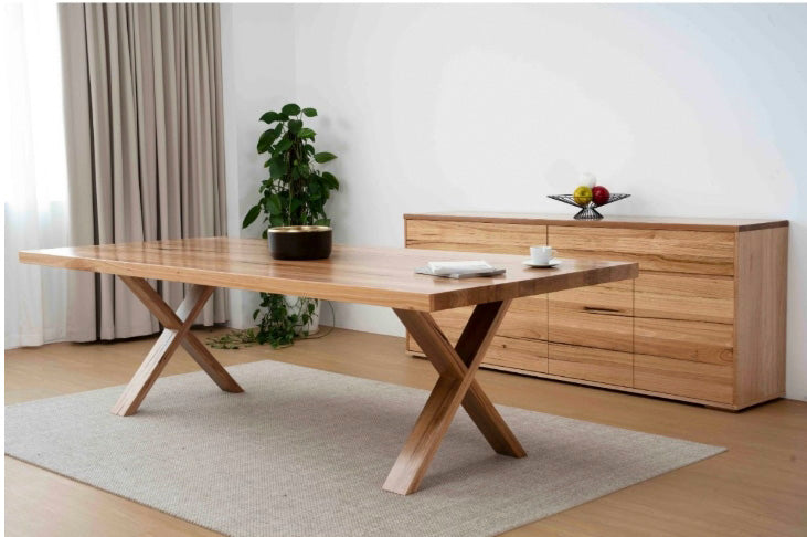 Everlast dining collection